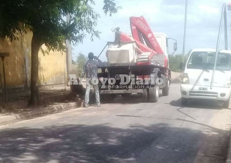 La se?ora hizo piquete y los obreros tuvieron que retirarse.