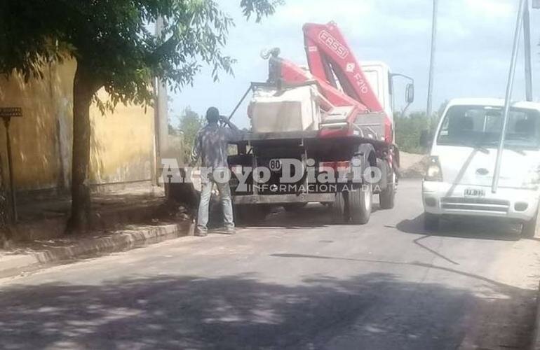 La se?ora hizo piquete y los obreros tuvieron que retirarse.