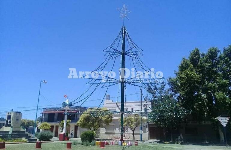 Imagen de Clima navide?o. La estructura est? preparada, solo resta el encendido del ?rbol