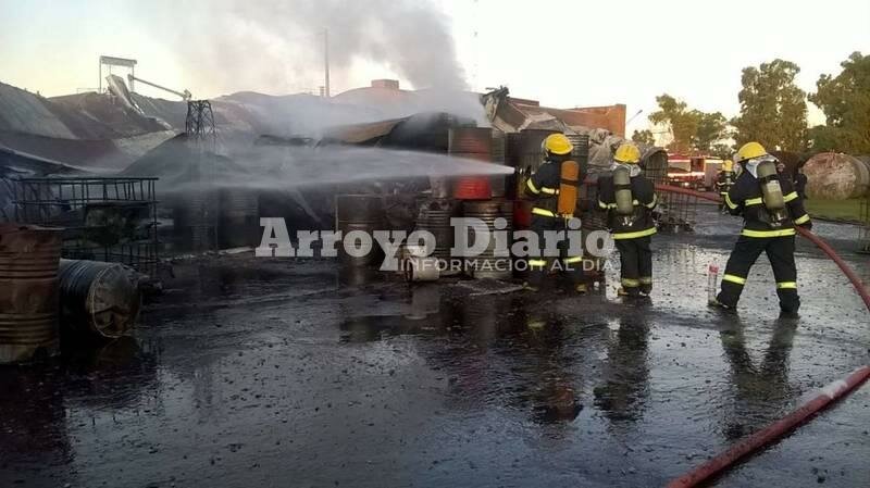 Imagen de Incendio en f?brica de tratamiento de desechos qu?micos