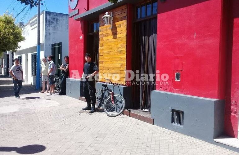 Imagen de Iba en bicicleta por la vereda y choc? a una se?ora