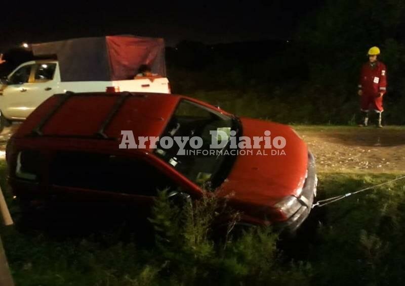 Imagen de Bomberos asisti? a una familia que sufri? un accidente