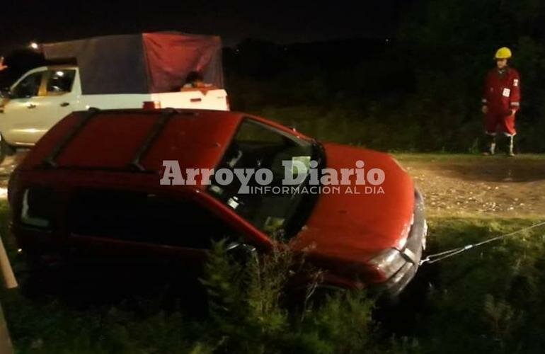 Imagen de Bomberos asisti? a una familia que sufri? un accidente