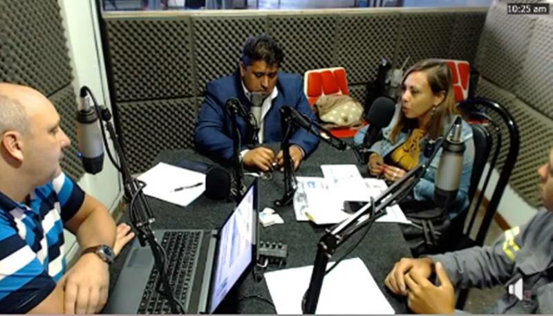 En la radio. Llanes en los estudios de 106.9