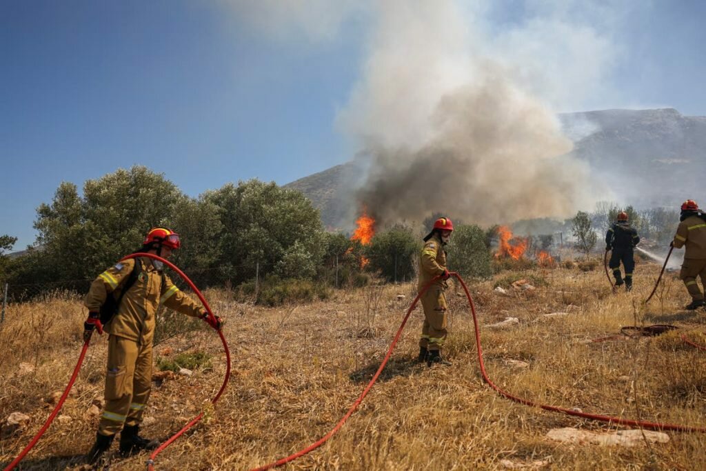 Últimas noticias sobre la ola de calor europea: los viajeros en el Reino Unido han advertido que Italia y España están luchando para controlar los incendios forestales