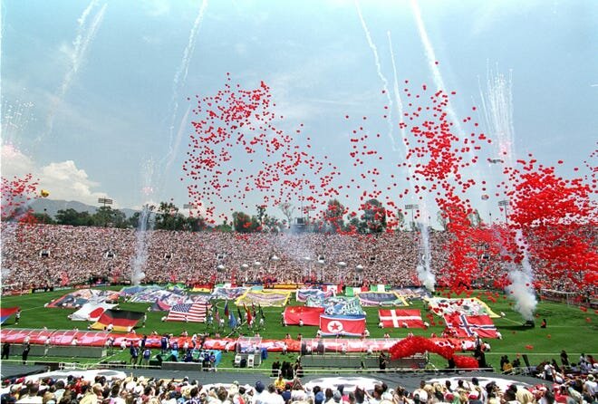 10 de julio de 1999: Proyección previa al partido de la final de la Copa Mundial Femenina entre Estados Unidos y China en el Rose Bowl de Pasadena, California. Estados Unidos ganó el partido por penales.